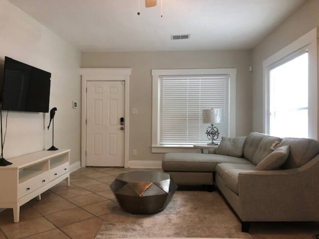 Building Photo - 3515 N 10th St