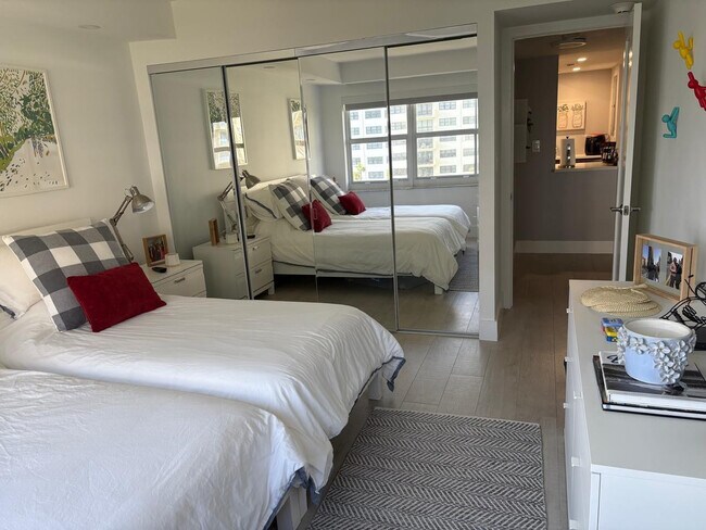 Building Photo - 5000 N Ocean Blvd