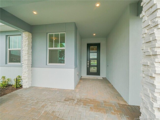 Building Photo - 14285 Southwest