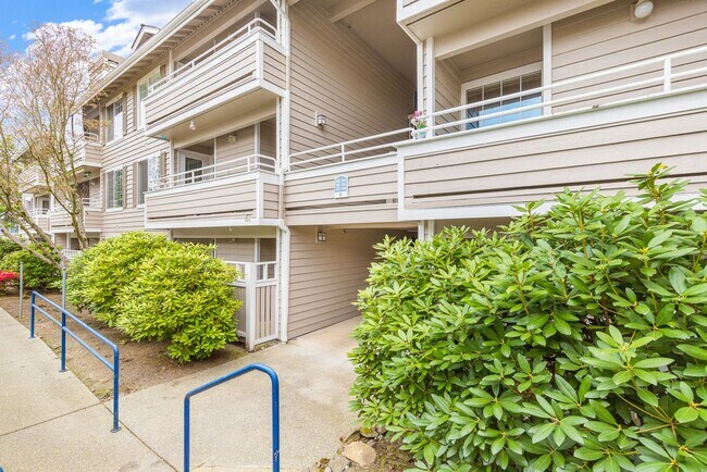 Foto del edificio - Woodinville 3 Bedroom 2 Bath with Detached Garage - Top Floor