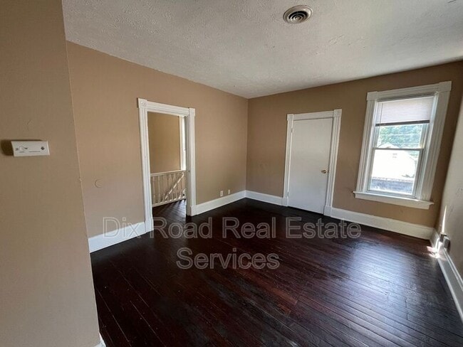 Building Photo - 1310 Shuler Ave
