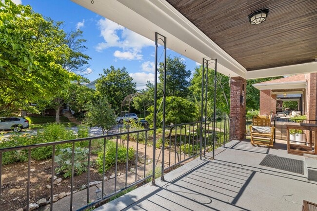 Building Photo - Gardener's Dream! 3-Bedroom, 1.5-Bath Home, Steps away from Tower Grove Park