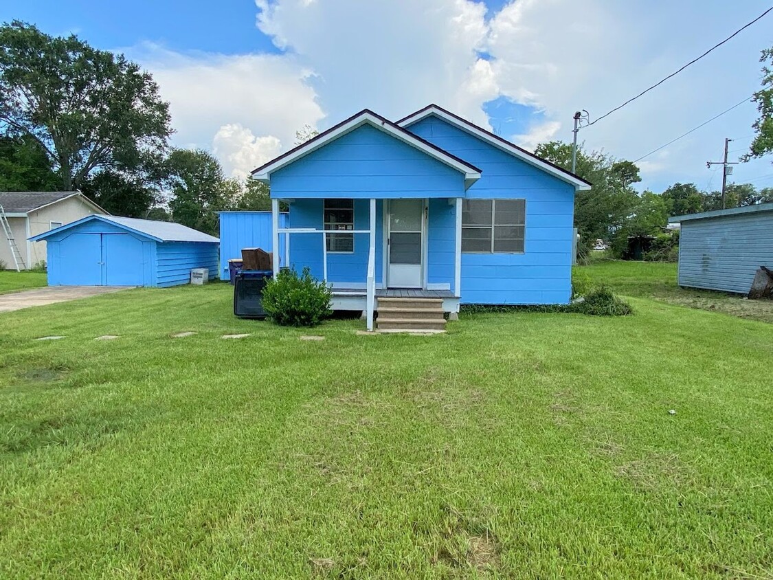 Foto principal - Cozy 2-Bedroom House in Iowa, LA