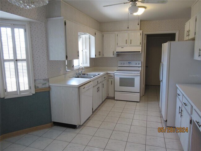 Foto del edificio - 1213 W Del Webb Blvd