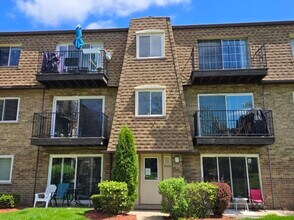 Building Photo - 9430 Bay Colony Dr