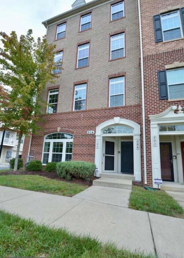 Foto principal - 904 Hall Station Dr