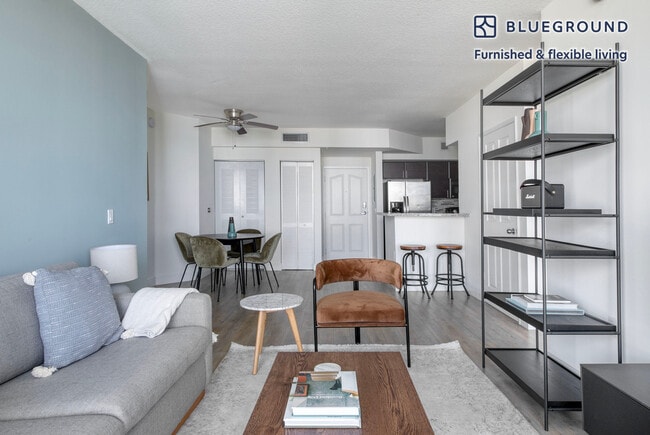 Foto del edificio - 987 SW 37th Ave