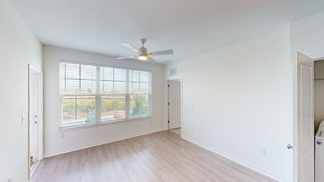 Interior Photo - Essex Luxe Apartments
