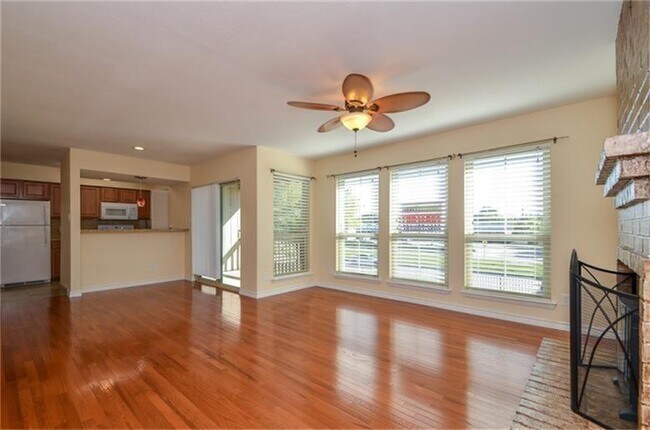 Foto del edificio - 3919 Fairmont Pkwy