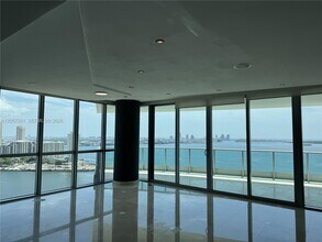 Building Photo - 1331 Brickell Bay Dr