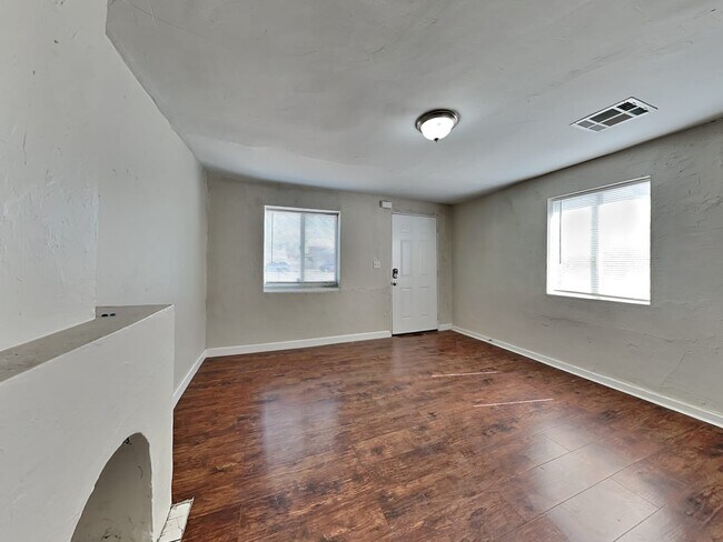 Building Photo - 1320 S 1St Ave