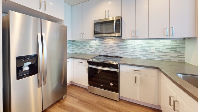 Interior Photo - 388 Beale