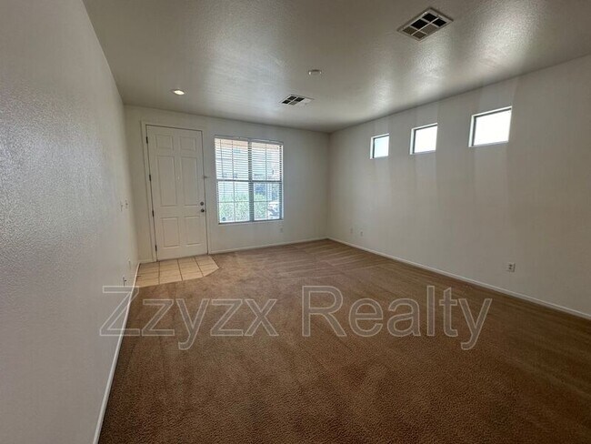 Building Photo - 4992 Villa Altamura St