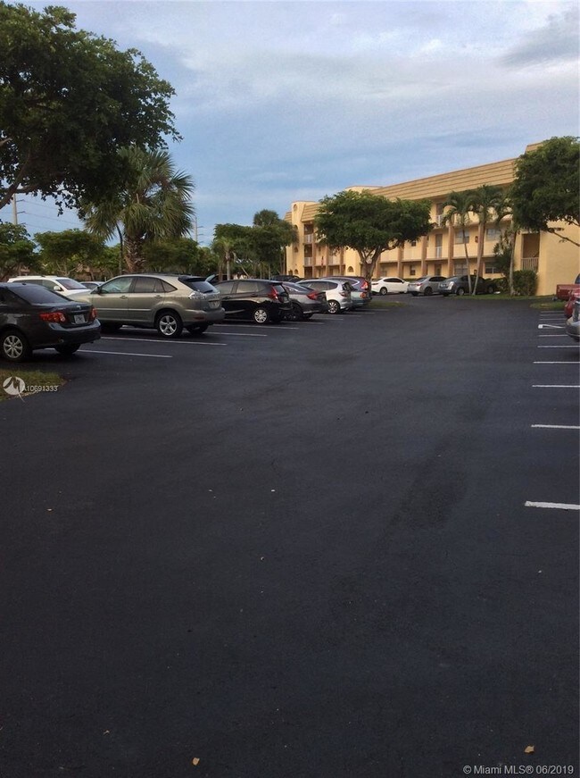 8510 Sunrise Lakes Blvd Unit 305, Sunrise, FL 33322 Condo for Rent in