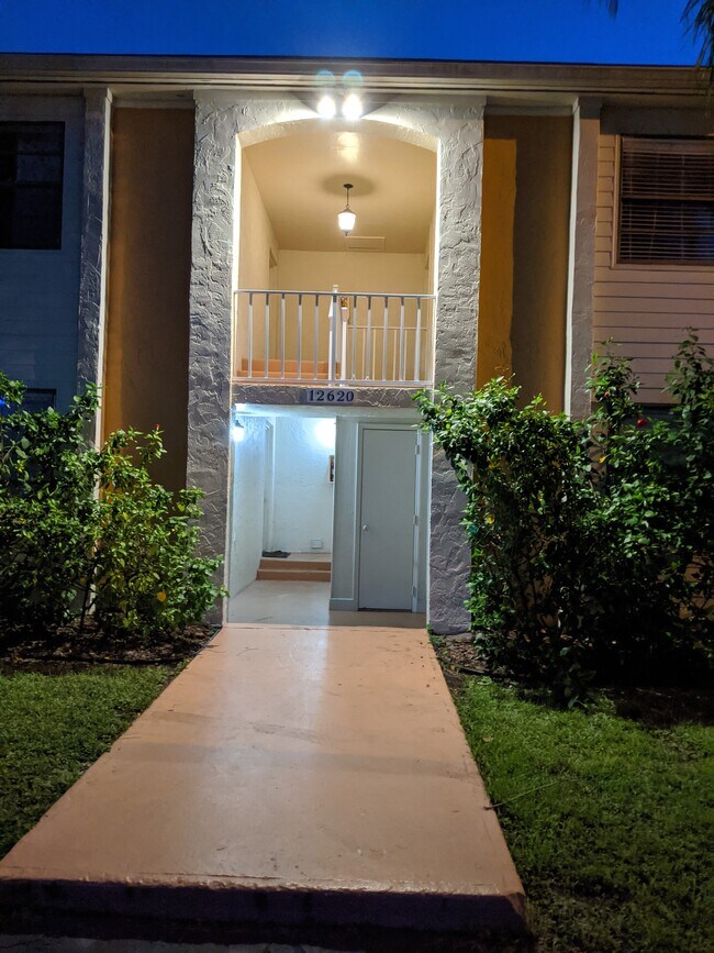 Foto del edificio - 12620 Kenwood Ln