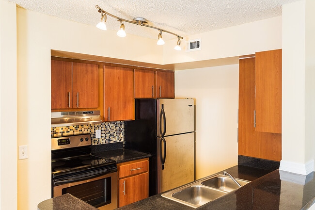 Building Photo - 421 Fountainhead Cir