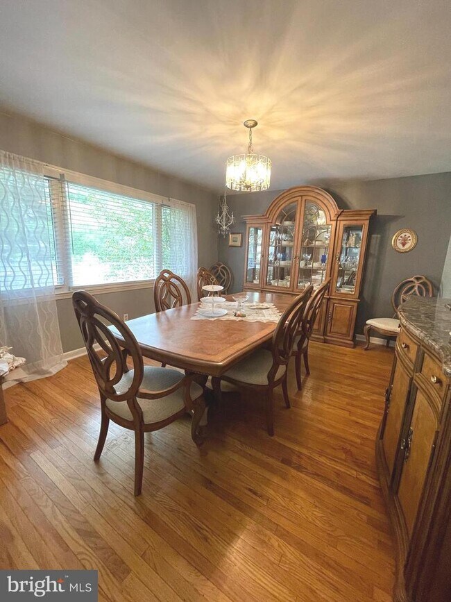 Foto del edificio - 429 Fireside Ln