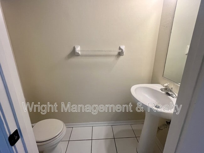 Foto del edificio - 2348 Lake Woodberry Cir