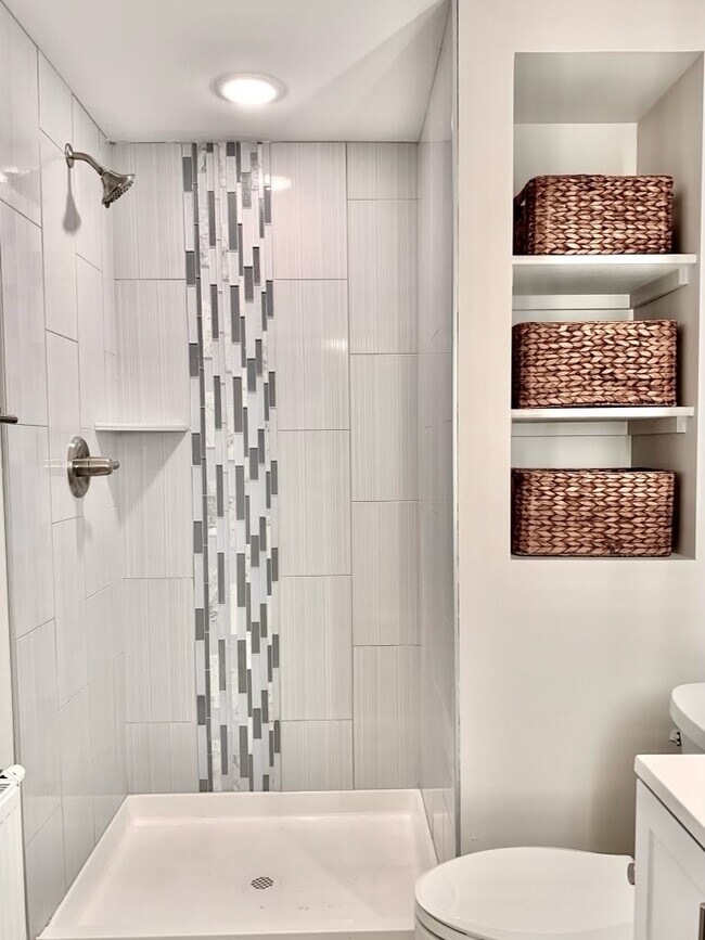 Foto del edificio - 639 S Loomis Ave