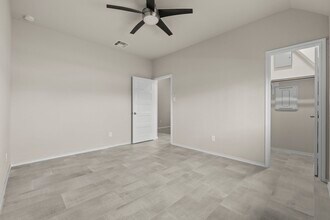 Building Photo - 25402 Kidwiler Dr