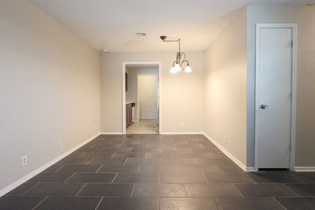 Foto del edificio - Charming 1 Bed/ 1 Bath Condo in South Tulsa!