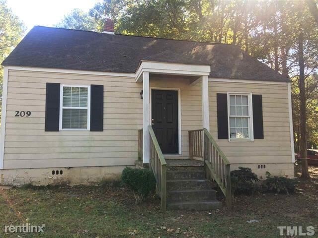 Foto principal - 209 Lord Anson Dr