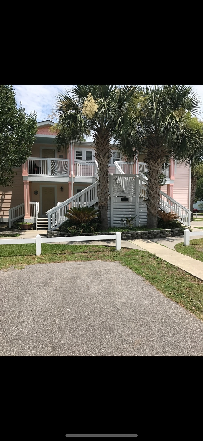 Building Photo - 408 Calhoun Dr