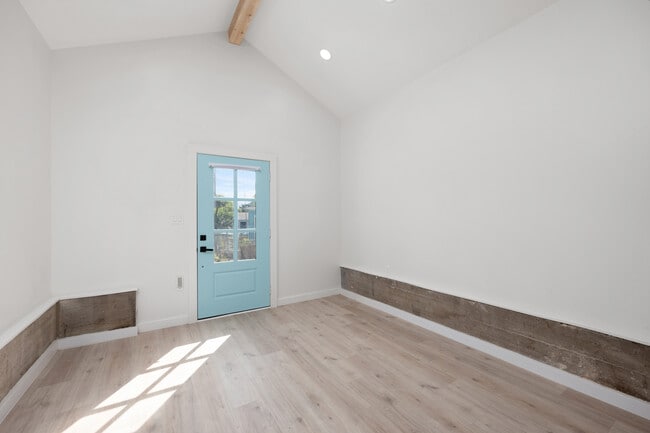 Building Photo - 66 E Ringgold St