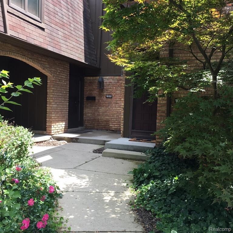 Primary Photo - 1032 Greenhills Dr