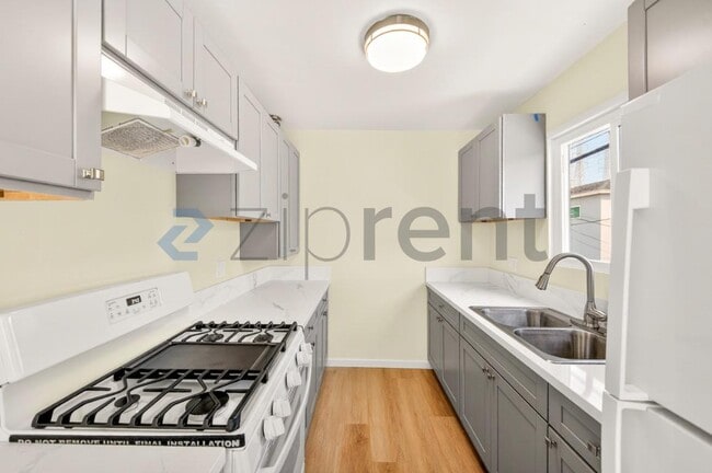 Building Photo - Unit 1/2