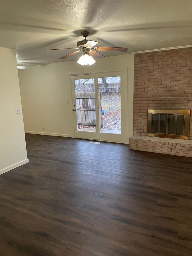 Building Photo - Duplex - Stunning 2 bedroom 2 bath