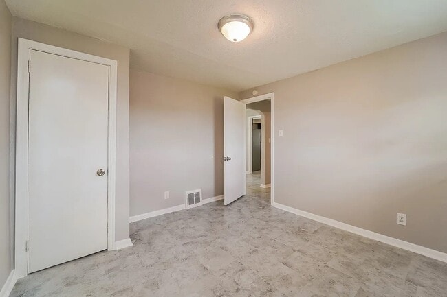 Building Photo - 2210 Guffey Rd