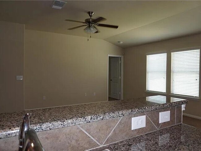 Building Photo - 113 Leon River Loop