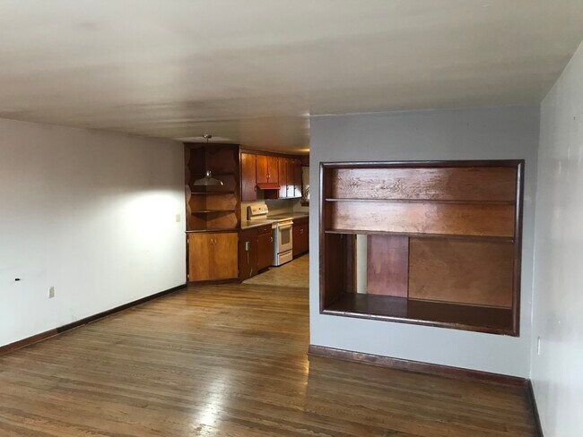Living/Dining Room - 1323 Cemetery St