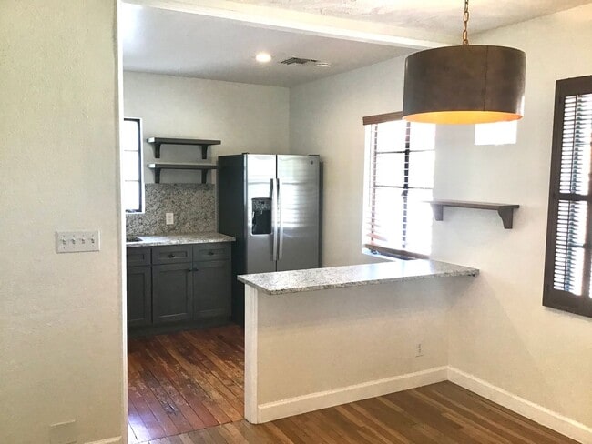 Building Photo - Modern, beautiful 3Bdrm, 2ba unfurnished i...