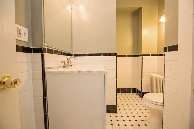 Building Photo - 15 Webster St