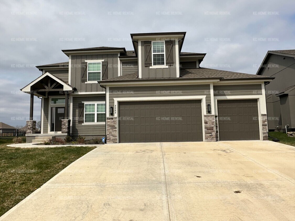 Primary Photo - Amazing 4 bedroom home in Lee's Summit!