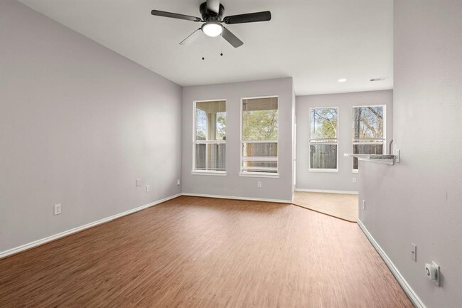 Building Photo - 16546 Pentonshire Ln