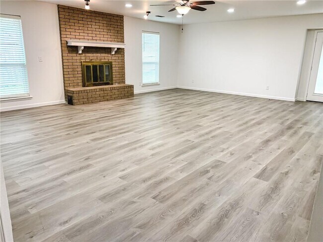 Foto del edificio - 2579 E Ferguson Ave