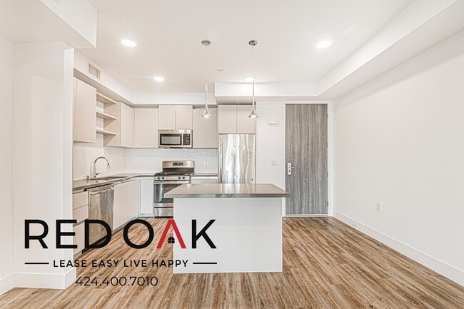 Building Photo - 453 S Kenmore Ave