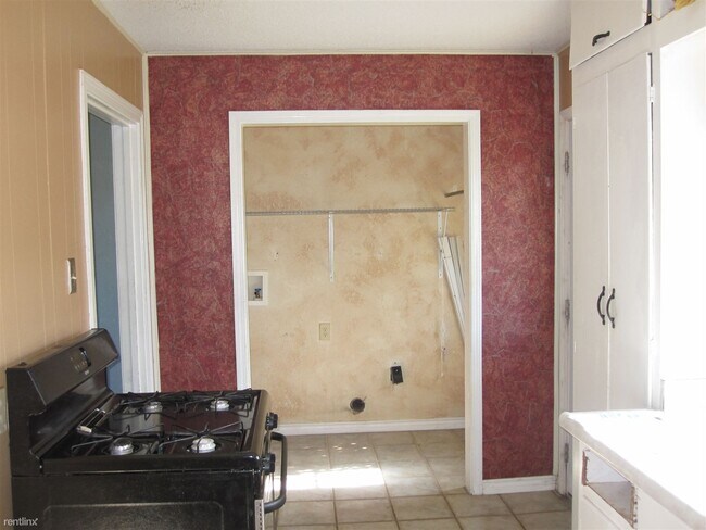 Building Photo - 3 br, 1 bath House - 3621 Cline Road