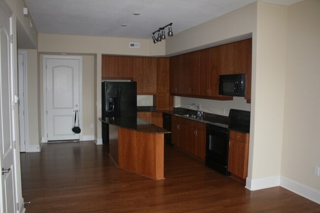 Building Photo - 4620 Piedmont Row Dr