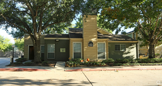 Building Photo - Bridgewater Apartments