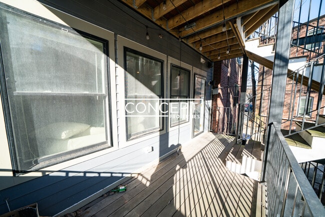 Building Photo - 988 Tremont St