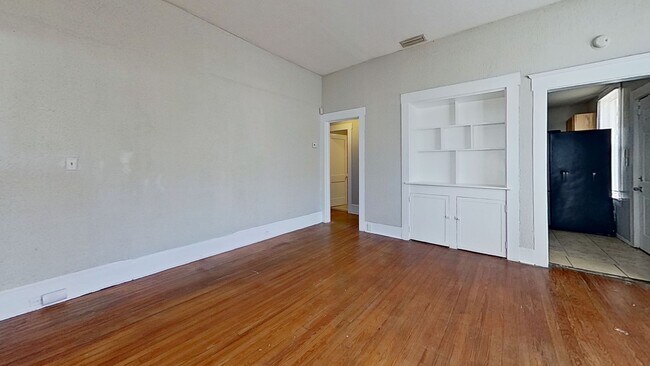 Foto del edificio - 5-Bedroom Home in Springfield!