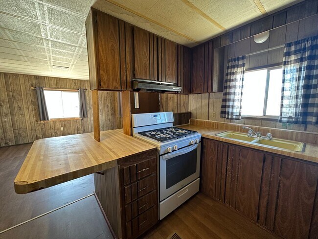 Foto del edificio - 1 Bedroom 1 Bathroom Mobile Home Duplex in...