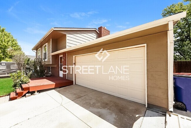 Foto del edificio - REDUCED! - NOW OFFERING FIRST FULL MONTH F...