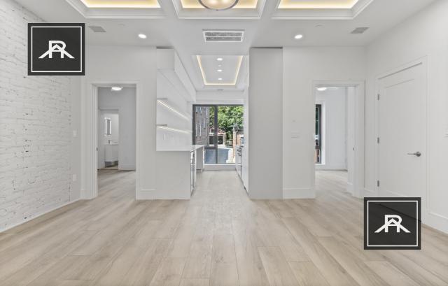 Foto del edificio - 4 bedroom in Brookline MA 02446
