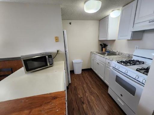 Building Photo - 19 Wood St