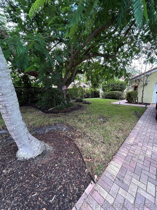 Building Photo - 1330 NW 22nd Ave